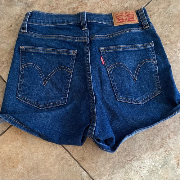 Levi shorts - Picture 1 of 3